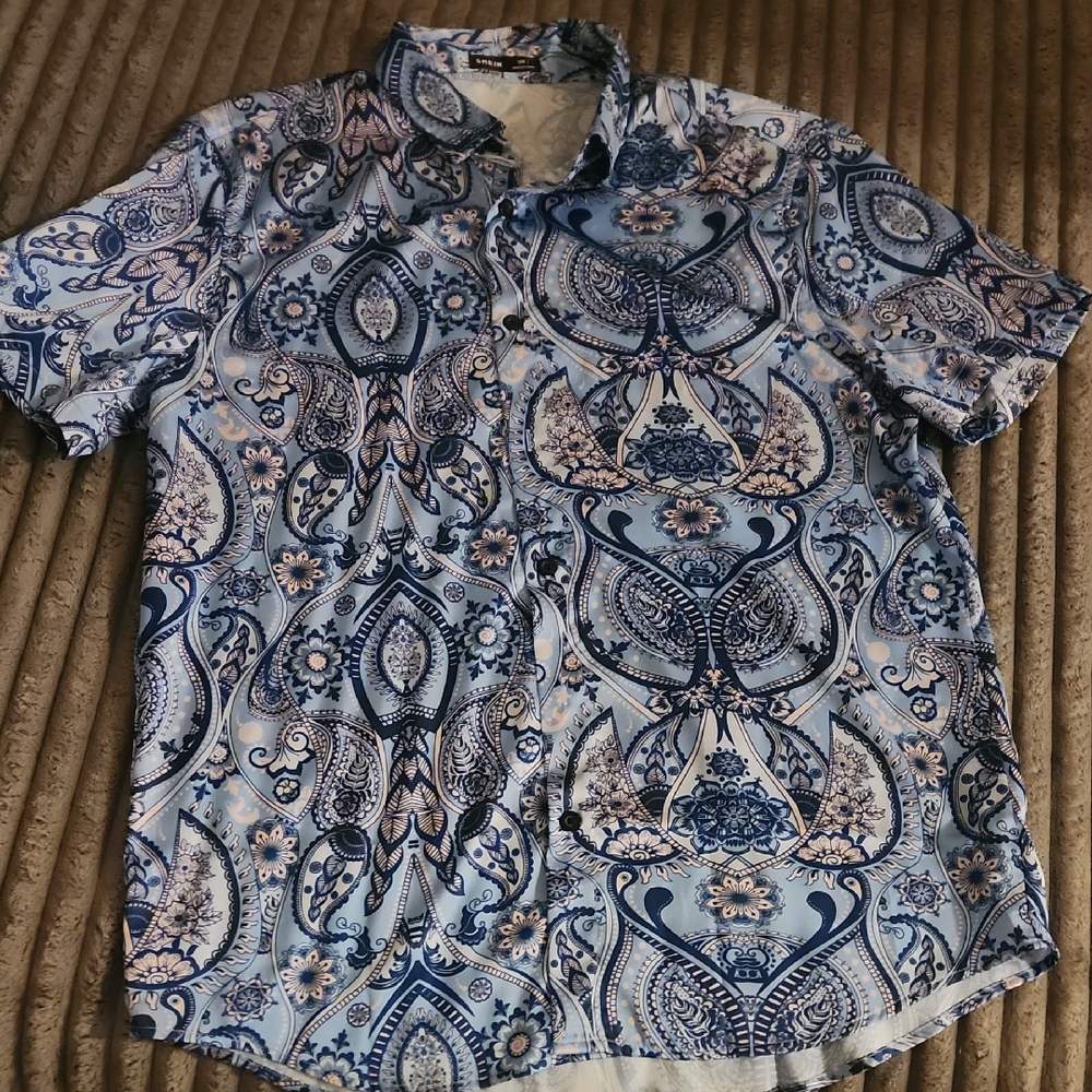 SHEIN Men's Blue and White Paisley Shirt
